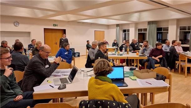 Die Mitglieder der Kirchenkreissynode trafen sich in der Freizeit- und Begegnungsstätte in Oese.