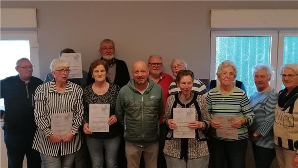 Die Mitglieder des Heimatvereins Club Weserstrand bei der Jahreshauptversammlung 2025 