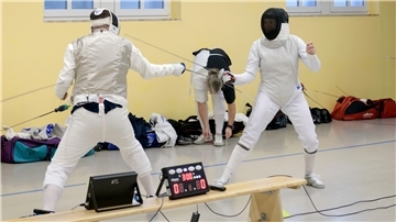 Die Mitglieder vom Fechtverein Bremerhaven trainieren zweimal wöchentlich in der Turnhalle der Astrid-Lindgren-Schule.