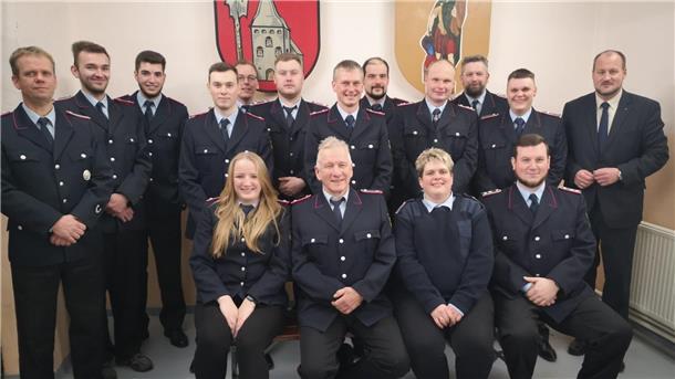 Gruppenfoto zur Jahreshauptversammlung bei der Feuerwehr Mulsum