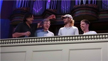 Die Musiker Andreas Borbe (von links), Dietrich Wimmer, Richard Borbe und Jeremias Otto genießen den Schlussapplaus. 