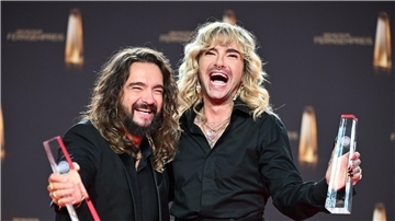 Die Musiker Tom (l) und Bill Kaulitz gewannen den Deutschen Fernsehpreis.
