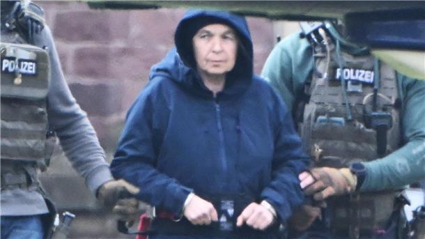Klette bleibt wegen Raubüberfällen in Untersuchungshaft Die mutmaßliche frühere RAF-Terroristin Daniela Klette bleibt in Untersuchungshaft - allerdings nicht wegen versuchten Mordes, sondern wegen eines besonders schweren Raubversuchs. (Archivfoto)