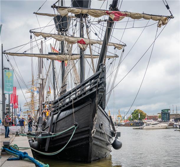 Die „Nao Victoria“ ist ein Nachbau der „Victoria“ und war ein Schiff des Geschwaders von Ferdinand Magellan. Damit ist er zur ersten Weltumseglung aufgebrochen.