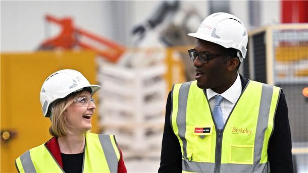 Scharfe Kritik an Steuersenkungen der britischen Regierung Die neu britische Premierministerin Liz Truss und ihr Schatzmeister Kwasi Kwarteng.