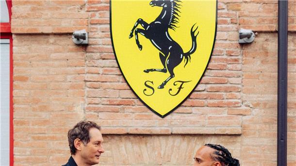„Mit dem breitesten Lächeln“ - Hamilton-Mission hat begonnen Die neue Formel-1-Heimat von Lewis Hamilton.