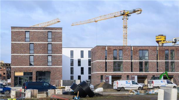 EU-Gebäuderichtlinie: Lies gegen „übereifrige Umsetzung“ Die neue Gebäuderichtlinie der EU könnte den Wohnungsbau verteuern, fürchtet Wirtschaftsminister Lies.