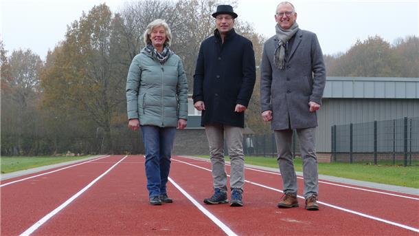 Die neue Kurzstreckenbahn in Bexhövede ist freigegeben: Anne Böttjer von der Loxstedter Gemeindeverwaltung, Landschaftsarchitekt Lüder Hoppe, Bürgermeister Detlef Wellbrock (von links).