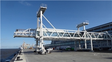 Passagierbrücke an der  Columbuskaje in Bremerhaven
