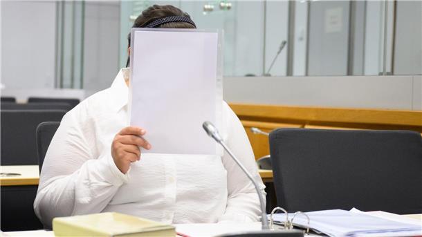 Bewährungsstrafe für 32-Jährige wegen IS-Mitgliedschaft Die nicht vorbestrafte Angeklagte distanzierte sich im Prozess deutlich vom Islamischen Staat.