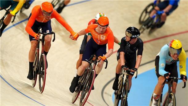 Die Niederländer Jan Willem van Schip (l) und Yoeri Havik und im Madison-Finale der Männer.