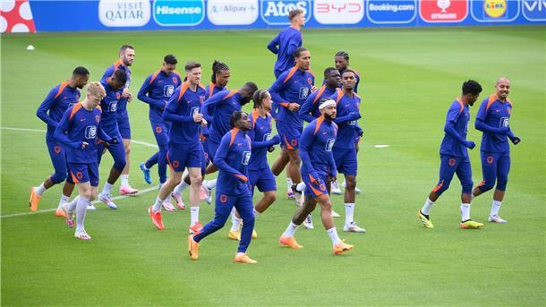 Nach Anreise-Chaos: Niederländer ändern Rückreise-Plan Die Niederländer wollen direkt nach dem Halbfinale gegen England in ihr Teamquartier zurückreisen.