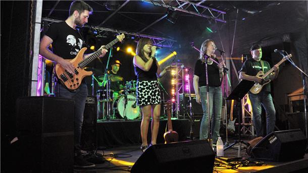 Gratis-Rockkonzert in Nordenhamer Friseursalon Die Nordenhamer Rockband HoBar spielt am 3. Dezember im Friseursalon Double3Style an der Bahnhofstraße in Nordenham. Der Eintritt ist frei.
