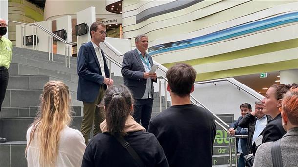 Die Nordsee-Zeitung hatte zu einem Empfang ins Klimahaus eingeladen. Chefredakteur Christoph Linne und Klimahaus-Sprecher Holger Bockholt begrüßten die Gäste.