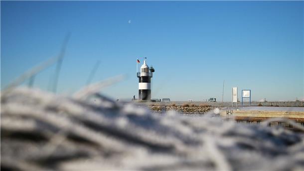 Diese Tourismus-Agentur will das Wir-Gefühl an der Küste stärken Der Leuchtturm "Kleiner Preuße" an der Wremer Kutterhafen-Einfahrt.