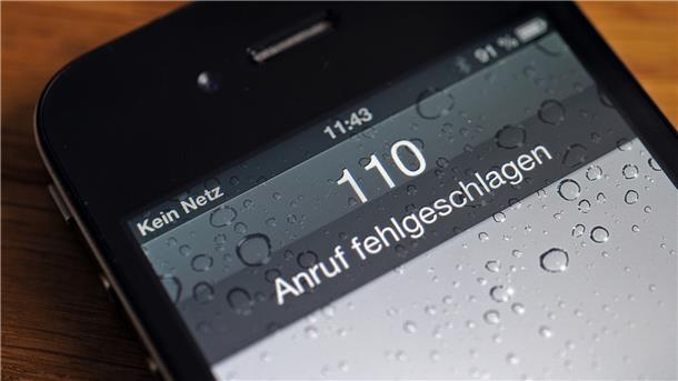 Die Notrufnummern von Polizei und Feuerwehr seien nicht zu erreichen, hieß es.