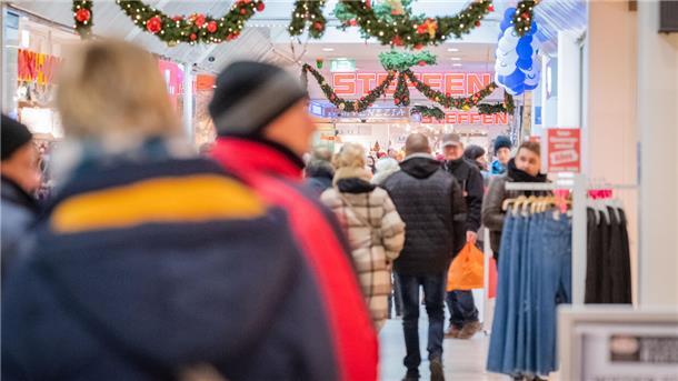 Die Obere Bürger ist in der Woche nach Weihnachten gut besucht: Viele Menschen lösen ihre Gutscheine ein oder tauschen unpassende Geschenke um