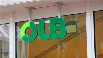 OLB-Logo an der Bankfiliale in der Nordenhamer Fußgängerzone. Die Oldenburgische Landesbank wird von der Targo Deutschland GmbH übernommen.