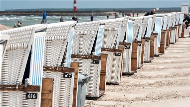 Inflation: Auch die Preise für Strandkörbe steigen Die Ostseebäder in Mecklenburg-Vorpommern sind trotz der Erhöhungen über das lange Wochenende gut gebucht.