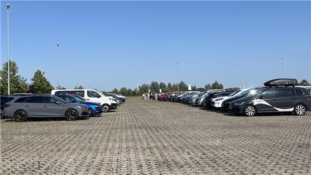 Stau und fehlende Beschilderung am Park + Ride-Parkplatz bei der Sail Der Park + Ride Parkplatz für die Sail