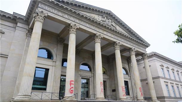 Behrens: Zunahme judenfeindlicher Angriffe nicht tolerieren Die Parole „Free Gaza“ war tagelang am sogenannten Leineschloss in Hannover zu sehen. (Archivbild)