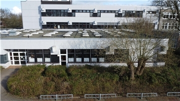 Das Foto zeigt den Neubau des Nordenhamer Gymnasiums von außen.