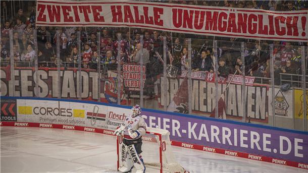 Pinguins treffen als Hauptrunden-Dritter in den Playoffs auf die Kölner Haie Die Pinguins-Fans bezogen in der Diskussion um eine zweite Eisfläche klar Stellung.