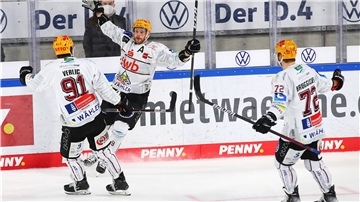 Die Pinguins feierten auswärts bei den Grizzlys Wolfsburg den ersten Sieg in der Viertelfinalserie.