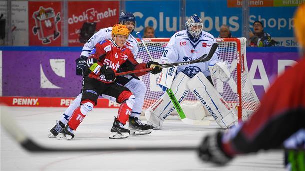 Pinguins gewinnen das Duell der „Geheimfavoriten“ gegen Straubing Die Pinguins (hier Ross Mauermann) stellten die Straubinger Abwehr vor einige Probleme.