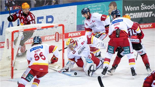 Wejse krönt Comeback mit Doppelpack zum Heimvorteil im Viertelfinale Die Pinguins kämpften die Düsseldorfer EG am Ende einer wilden Partie mit ihrem Kämpferherz nieder.