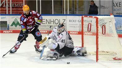 Die Pinguins vergaben eine Unmenge an Torchancen. Hier Christian Wejse.