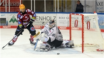 Die Pinguins vergaben eine Unmenge an Torchancen. Hier Christian Wejse.