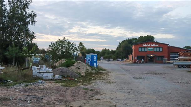 Die Pläne für ein Gewerbegebiet in Wilstedt werden konkreter. Wo jetzt noch Sandhügel und Baustoffreste stehen, könnte bald neues Gewerbe entstehen.