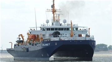 Die „Planet“ wird in Bremerhaven bei Bredo Dry Docks für eine lange Instandsetzung ins Dock IV gesetzt. Nach ihrem NATO-Einsatz in der Ägäis steht nun die technische Überholung des Spezialschiffs im Mittelpunkt.