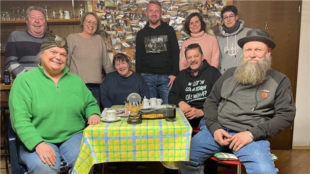 Die plattdeutsche Theatergruppe Mulsum: Peter Bleck, Hella Herfort, Sebastian Prott, Kerstin von Oesen, Vanessa Steffens, Scarlett Bolten, Martina Kück, Holger Steffens und Siggi Kück.