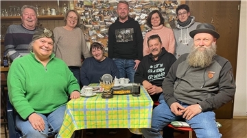 Die plattdeutsche Theatergruppe Mulsum: Peter Bleck, Hella Herfort, Sebastian Prott, Kerstin von Oesen, Vanessa Steffens, Scarlett Bolten, Martina Kück, Holger Steffens und Siggi Kück.