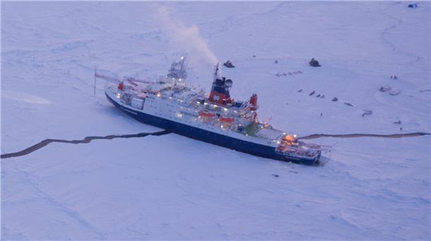 Die „Polarstern“ wird in der nächsten Woche das Eis verlassen müssen, um den Crewwechsel vor Spitzbergen zu ermöglichen.