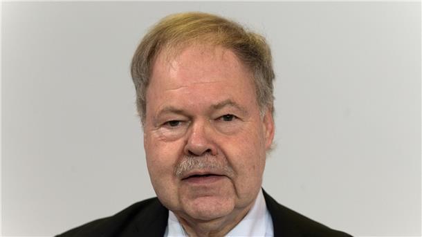 Die Politik habe den dritten Schritt vor dem ersten gemacht, meint Karl-Peter Naumann.