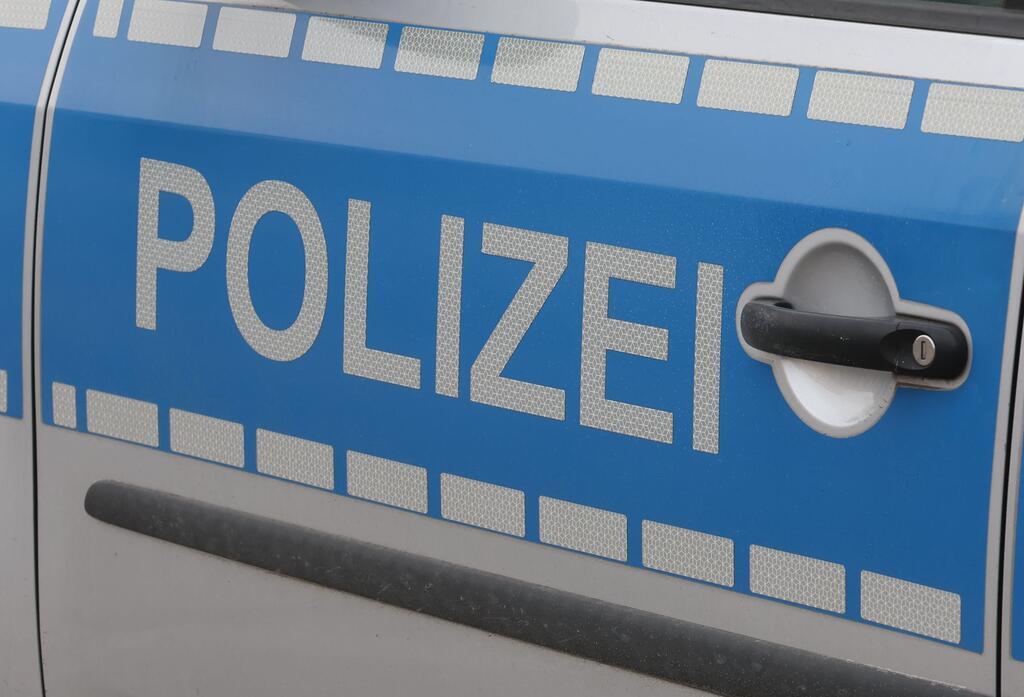 Die Polizei ermittelt gegen drei Unbekannte.