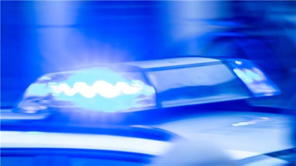 83-Jähriger an Stuhl gefesselt und ausgeraubt Die Polizei fahndet nach drei Einbrechern, die einen 83-Jährigen gefesselt und ausgeraubt haben. (Symbolbild)