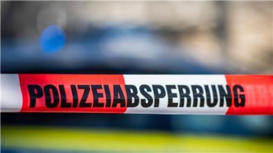 Die Polizei fand in einem Haus drei Tote. (Symbolbild)