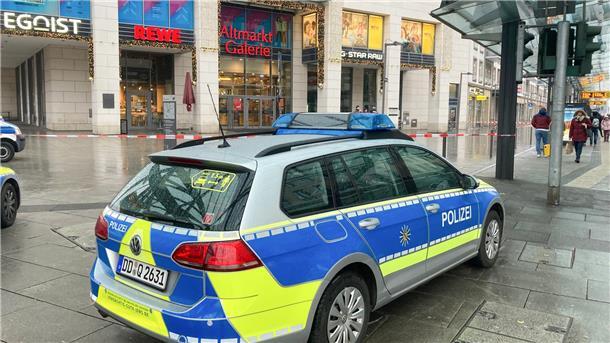 Die Polizei hat die Altmarktgalerie in Dresden nach einer Geiselnahme abgesperrt.