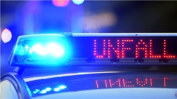 Polizeiauto mit Anzeige "Unfall"
