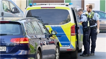Die Polizei hat einen Mann im Zusamenhang mit dem Verschwinden eines Mädchens festgenommen.