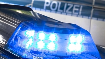 Die Polizei hat in Peine einen Mann festgenommen, der einen anderen mit einer Armbrust verletzt haben soll (Symbolbild).