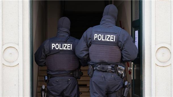 Die Polizei hat mehrere Objekte bundesweit durchsucht. (Symbolbild)