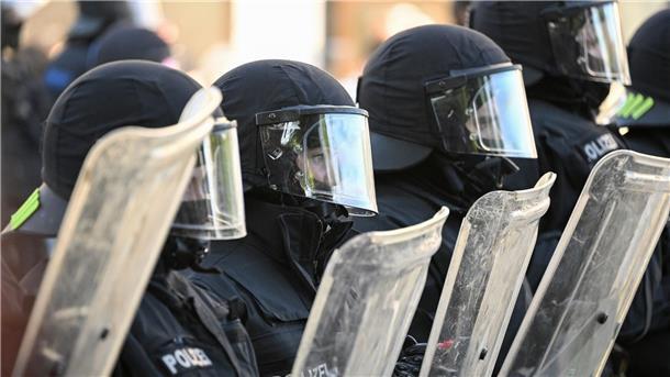 Die Polizei hat sich in Leipzig auf einen Großeinsatz eingestellt.