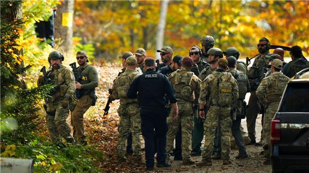 Maine: Mutmaßlicher Schütze tot - Was ist das Motiv? Die Polizei im US-Bundesstaat Maine ist mit einem Großaufgebot im Einsatz.