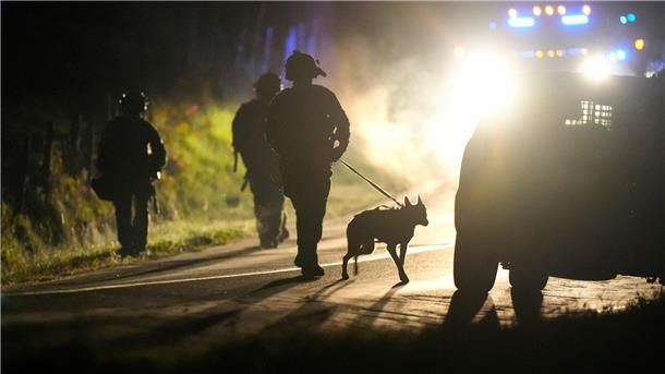 Maine: Mutmaßlicher Schütze tot - Was ist das Motiv? Die Polizei im US-Bundesstaat Maine ist mit einem Großaufgebot im Einsatz.