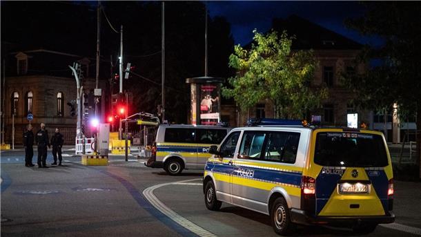 Blindgänger in Göttingen: Zehntausend Menschen betroffen Die Polizei ist am Einsatzort.
